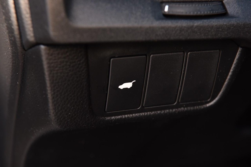 Honda CR-V Hybrid Vehicle Image 11