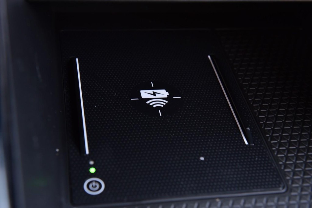 Honda CR-V Hybrid Vehicle Image 18