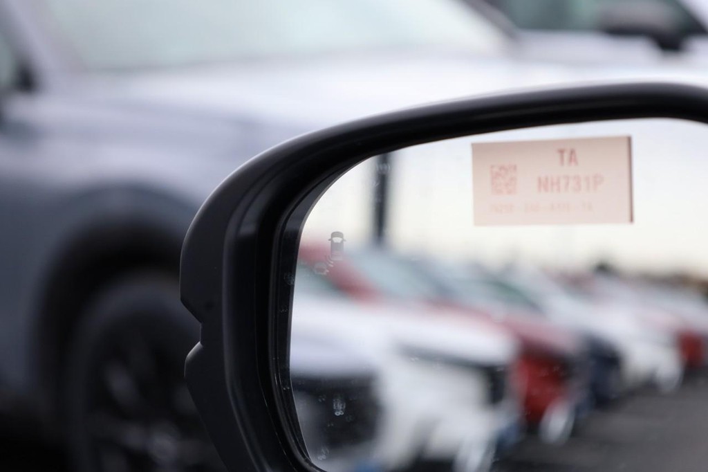 Honda CR-V Hybrid Vehicle Image 19