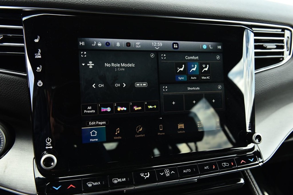 Jeep Wagoneer Vehicle Image 16