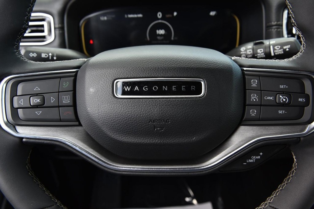 Jeep Wagoneer Vehicle Image 21