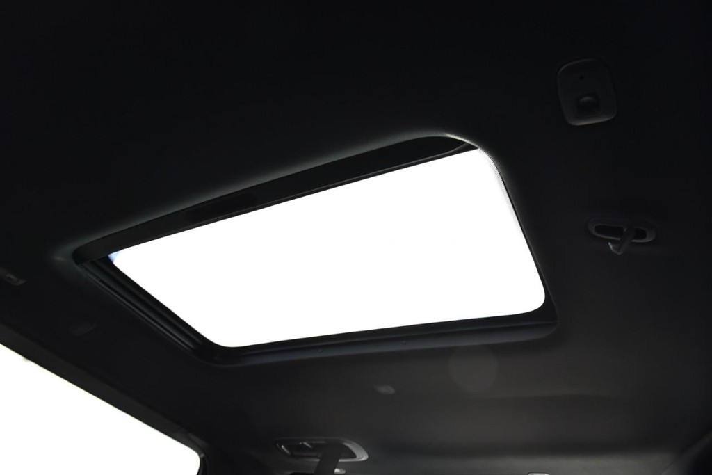 Jeep Wagoneer Vehicle Image 29