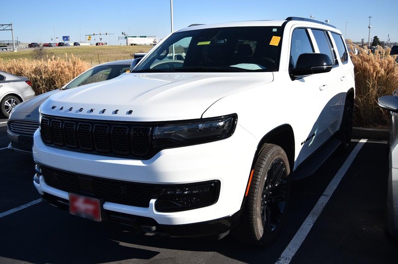 Jeep Wagoneer Vehicle Full-screen Gallery Image 4