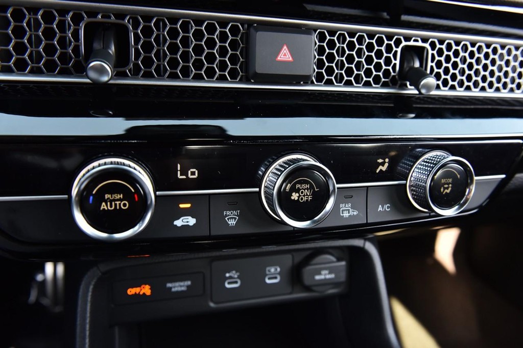 Honda Civic Hatchback Vehicle Image 15