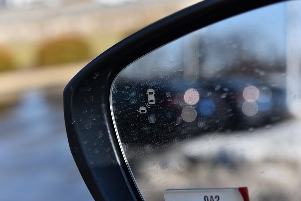 Honda Civic Hatchback Vehicle Image 09