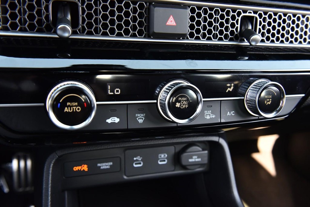 Honda Civic Hatchback Vehicle Image 15