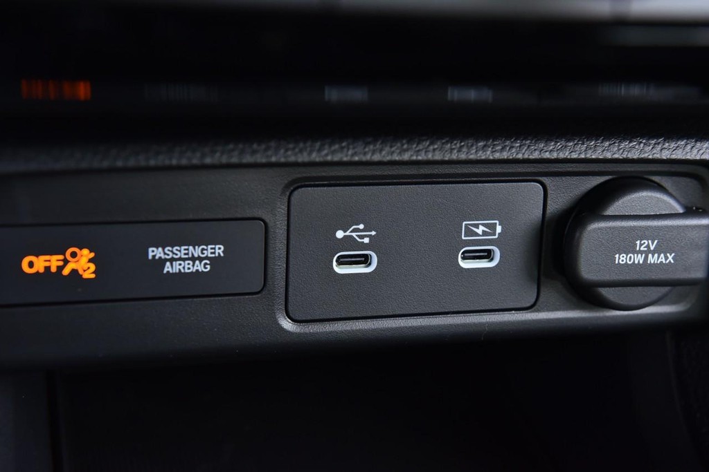 Honda Civic Hatchback Vehicle Image 16