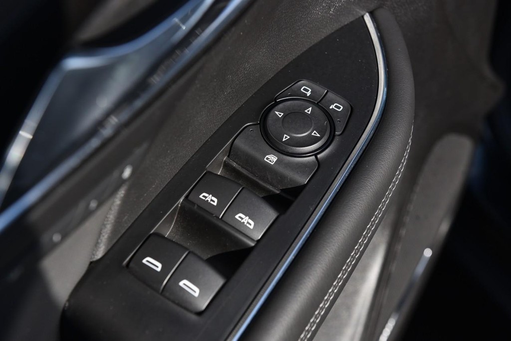 Buick Envision Vehicle Full-screen Gallery Image 08