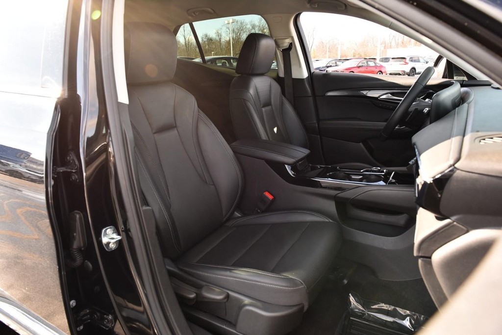 Buick Envision Vehicle Full-screen Gallery Image 24