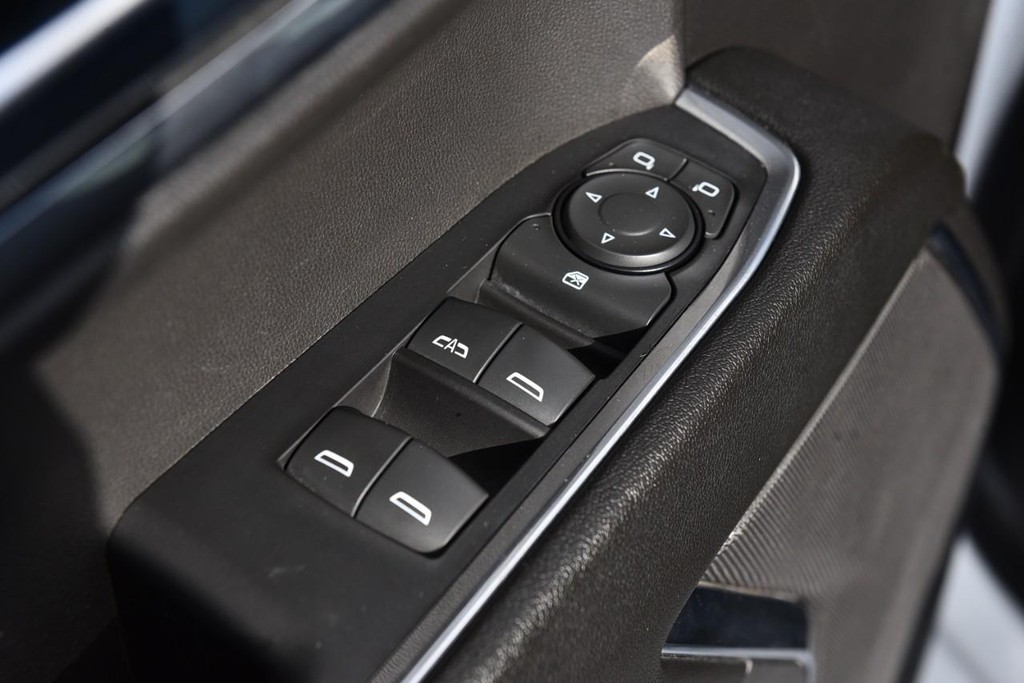 Chevrolet Silverado 1500 Vehicle Full-screen Gallery Image 09