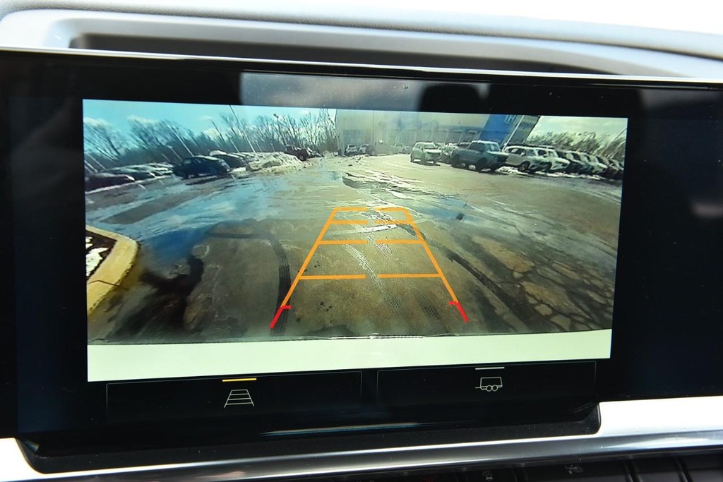 Chevrolet Silverado 1500 Vehicle Full-screen Gallery Image 12