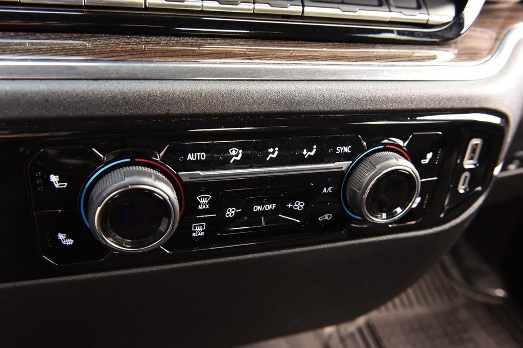 Chevrolet Silverado 1500 Vehicle Full-screen Gallery Image 14