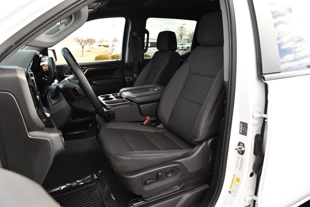 Chevrolet Silverado 1500 Vehicle Full-screen Gallery Image 17