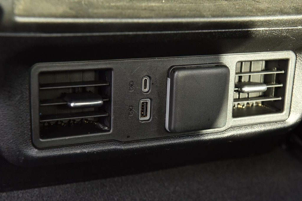 Chevrolet Silverado 1500 Vehicle Full-screen Gallery Image 20