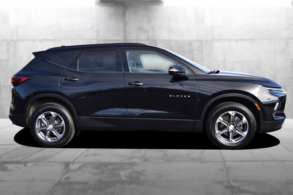 Chevrolet Blazer Vehicle Full-screen Gallery Image 05