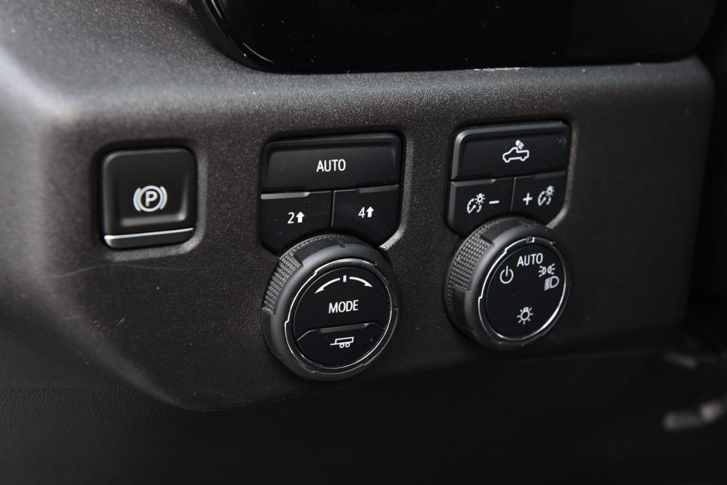 Chevrolet Silverado 1500 Vehicle Full-screen Gallery Image 09