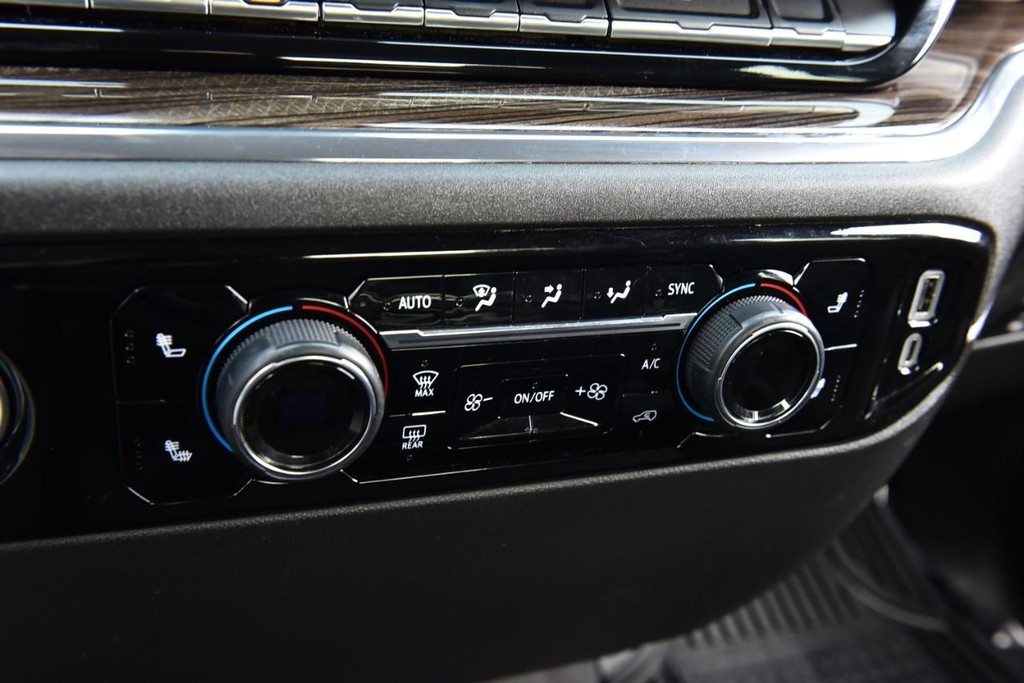 Chevrolet Silverado 1500 Vehicle Full-screen Gallery Image 13