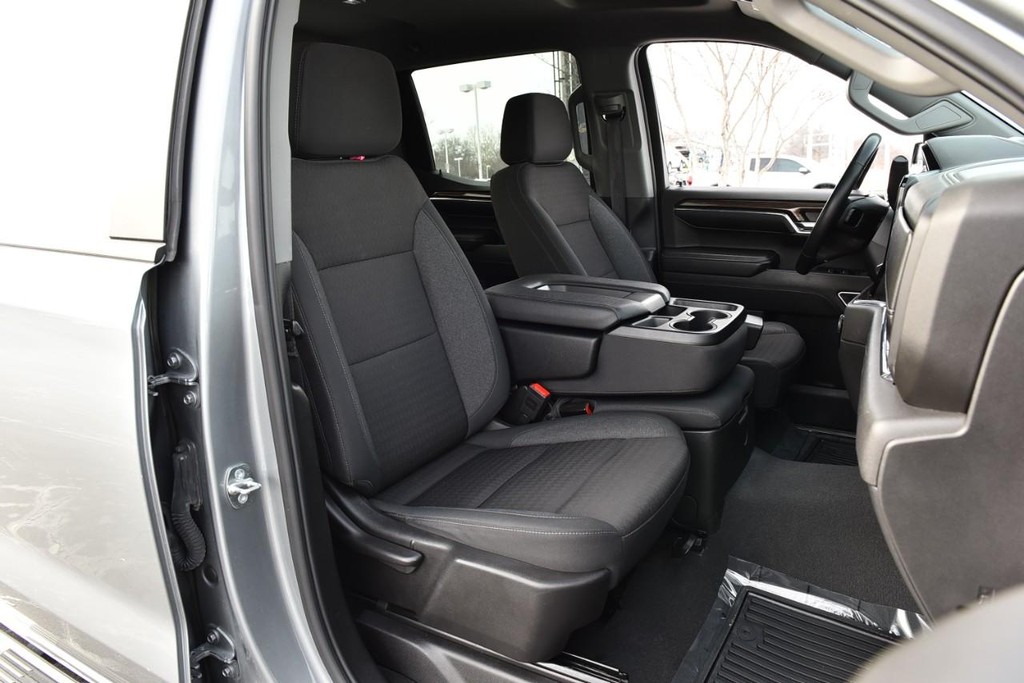 Chevrolet Silverado 1500 Vehicle Full-screen Gallery Image 17