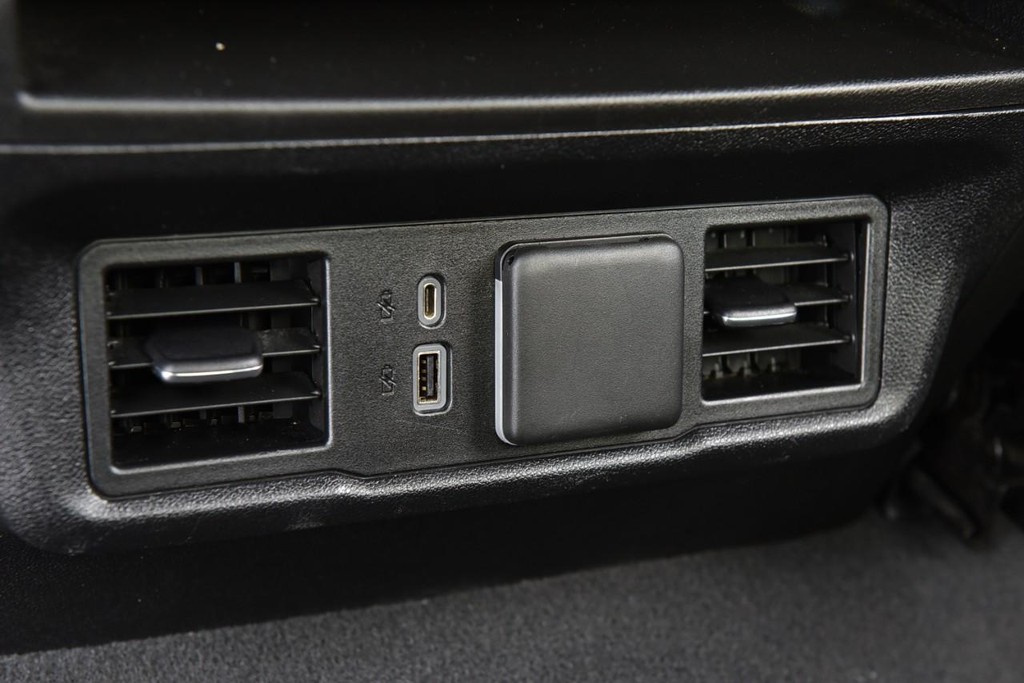 Chevrolet Silverado 1500 Vehicle Full-screen Gallery Image 19