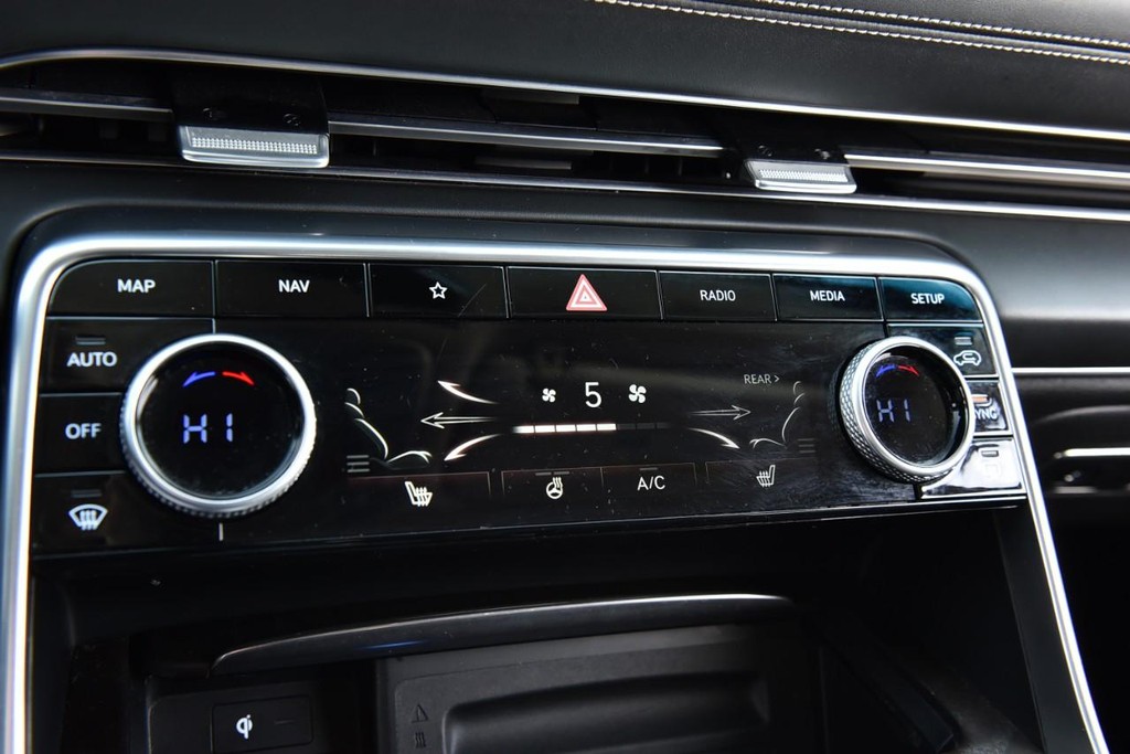 Genesis GV80 Vehicle Image 16