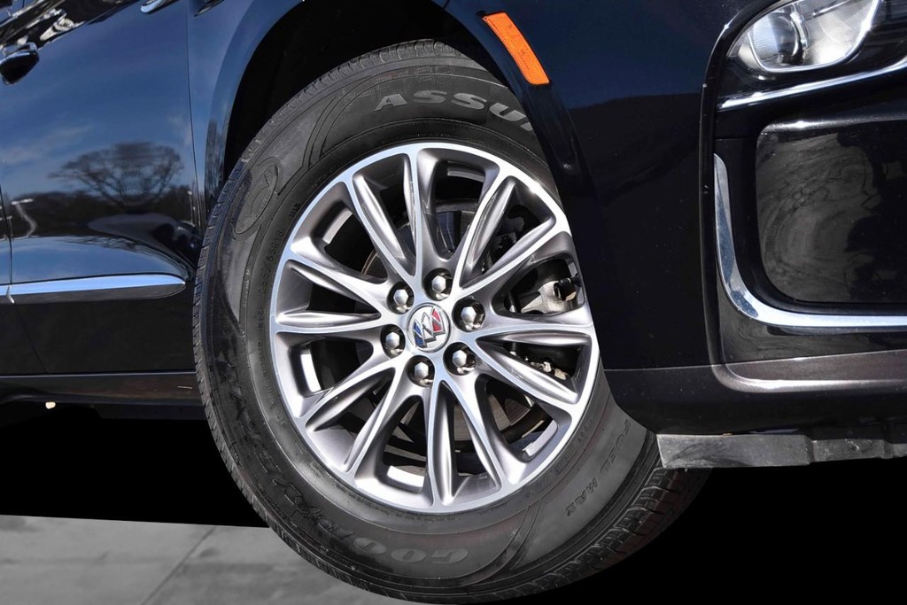 Buick Enclave Vehicle Full-screen Gallery Image 03