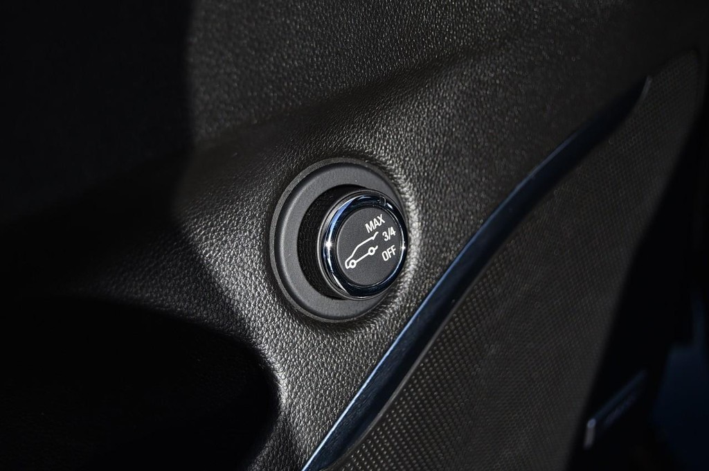 Buick Enclave Vehicle Full-screen Gallery Image 09