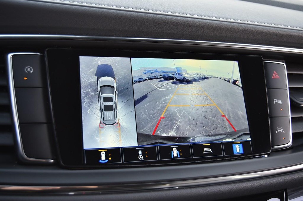 Buick Enclave Vehicle Full-screen Gallery Image 14