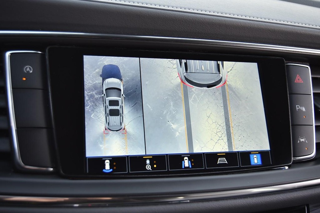 Buick Enclave Vehicle Full-screen Gallery Image 15