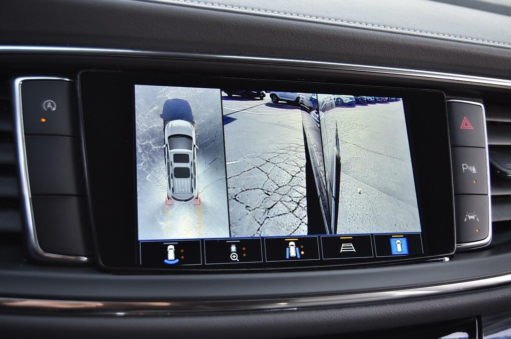 Buick Enclave Vehicle Full-screen Gallery Image 16