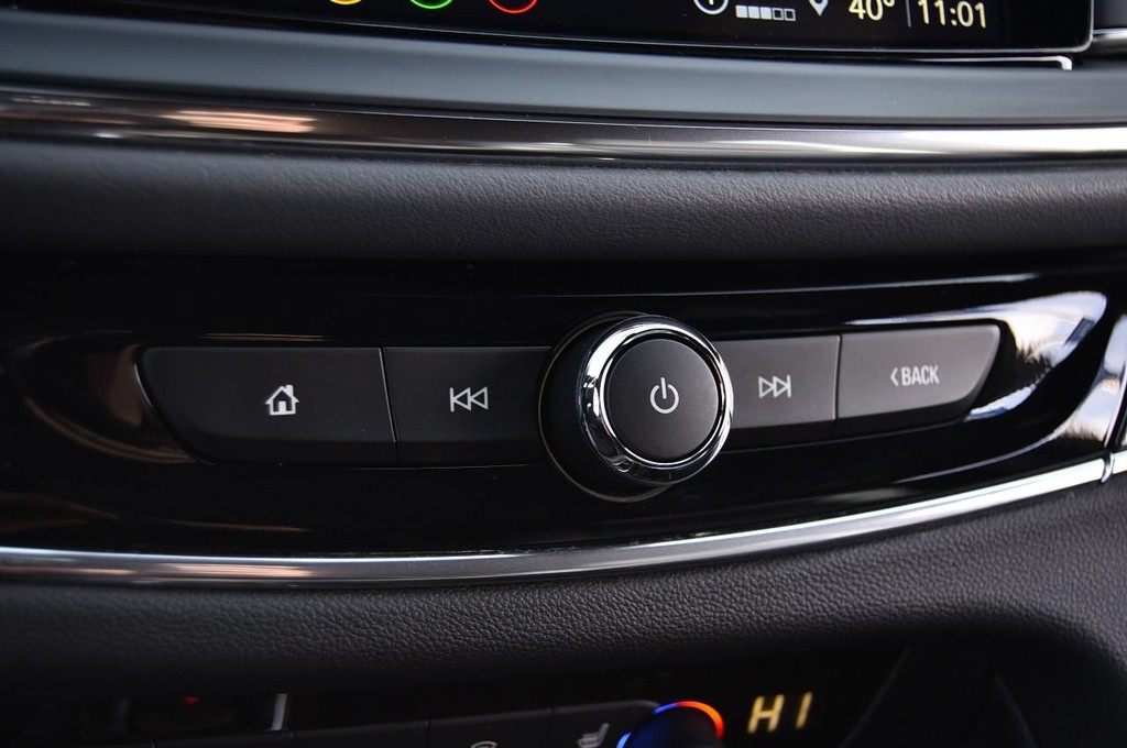 Buick Enclave Vehicle Full-screen Gallery Image 19