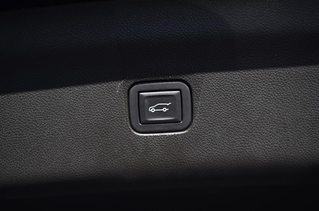 Buick Enclave Vehicle Full-screen Gallery Image 29