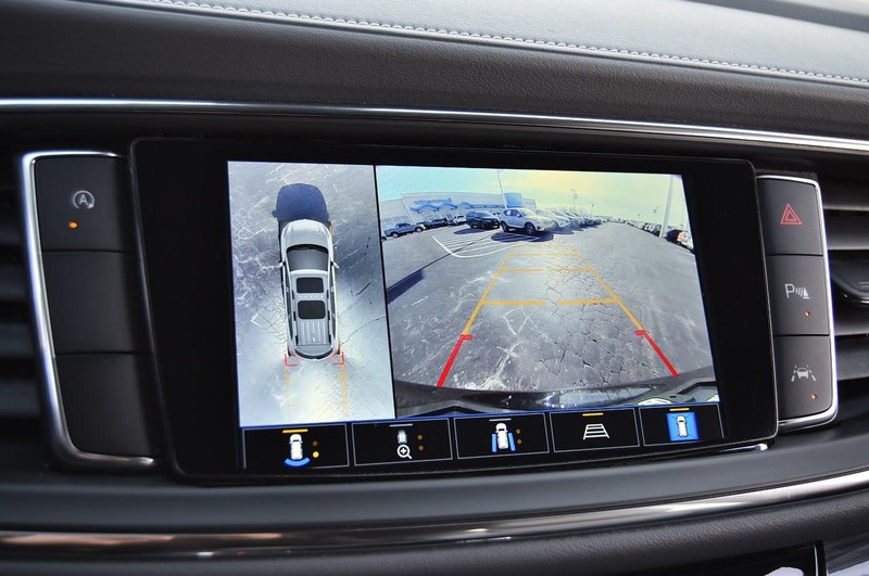 Buick Enclave Vehicle Image 14