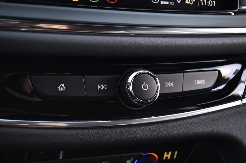 Buick Enclave Vehicle Image 19