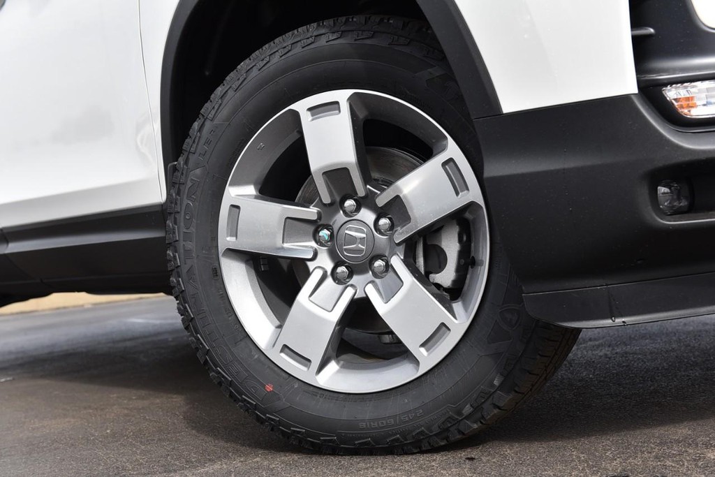 Honda Ridgeline Vehicle Full-screen Gallery Image 3