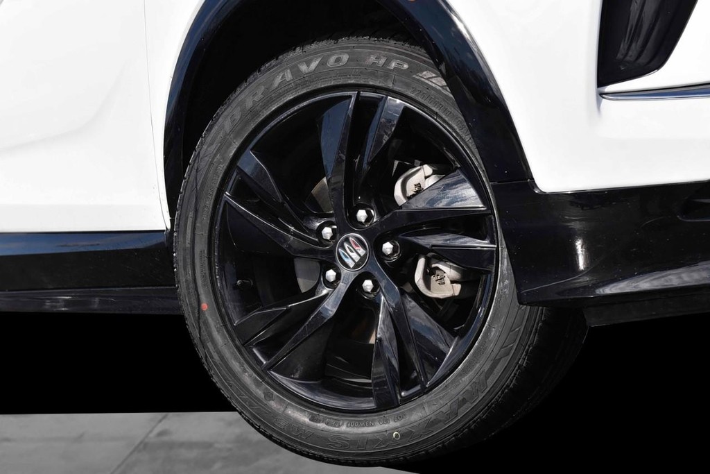 Buick Encore GX Vehicle Full-screen Gallery Image 03