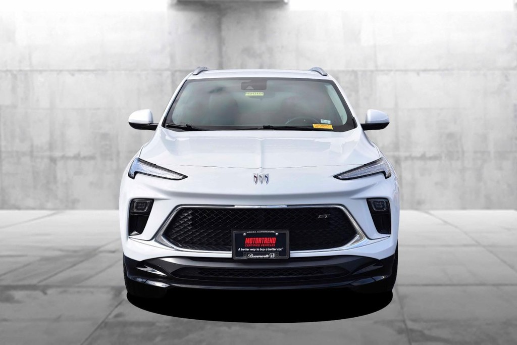 Buick Encore GX Vehicle Full-screen Gallery Image 04