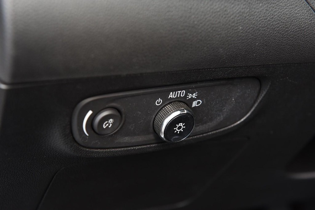 Buick Encore GX Vehicle Full-screen Gallery Image 10