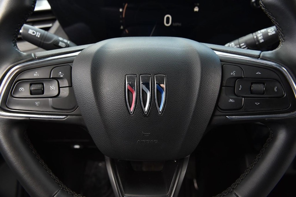 Buick Encore GX Vehicle Full-screen Gallery Image 18