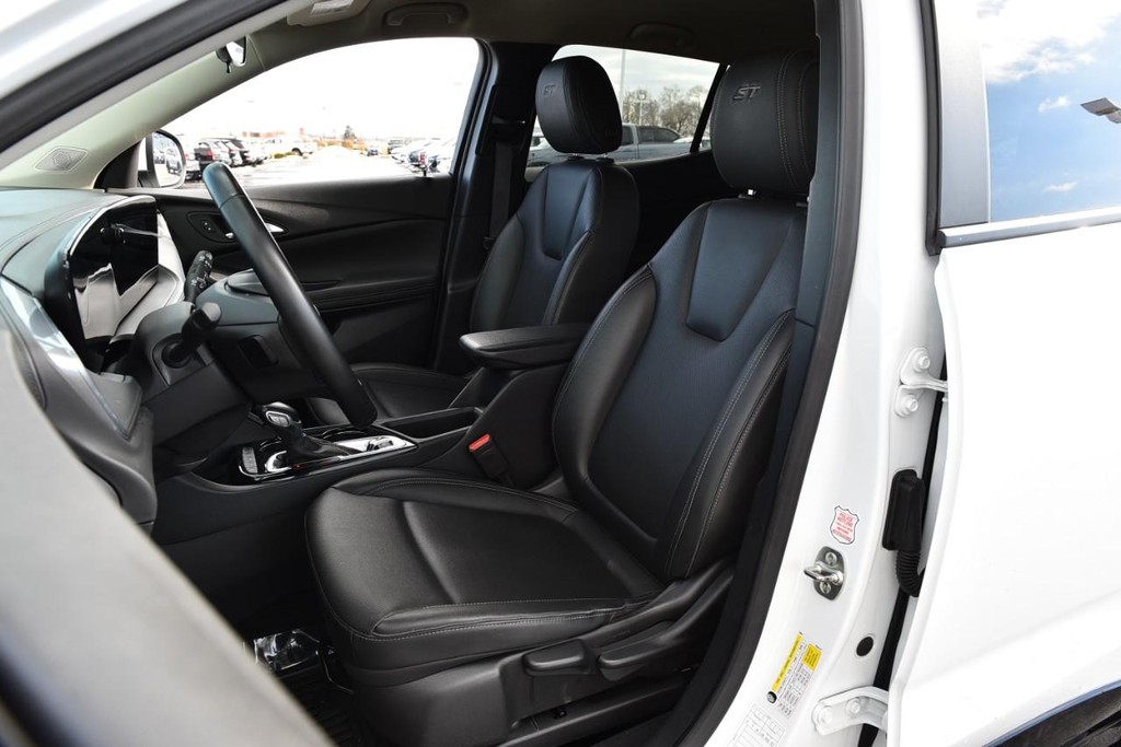 Buick Encore GX Vehicle Full-screen Gallery Image 19