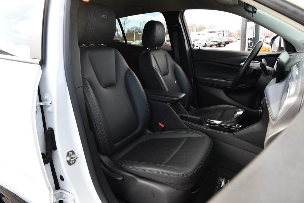 Buick Encore GX Vehicle Full-screen Gallery Image 20