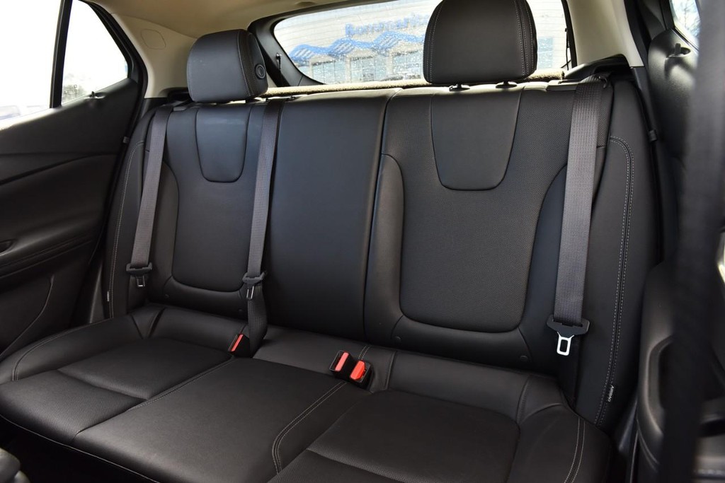 Buick Encore GX Vehicle Full-screen Gallery Image 21