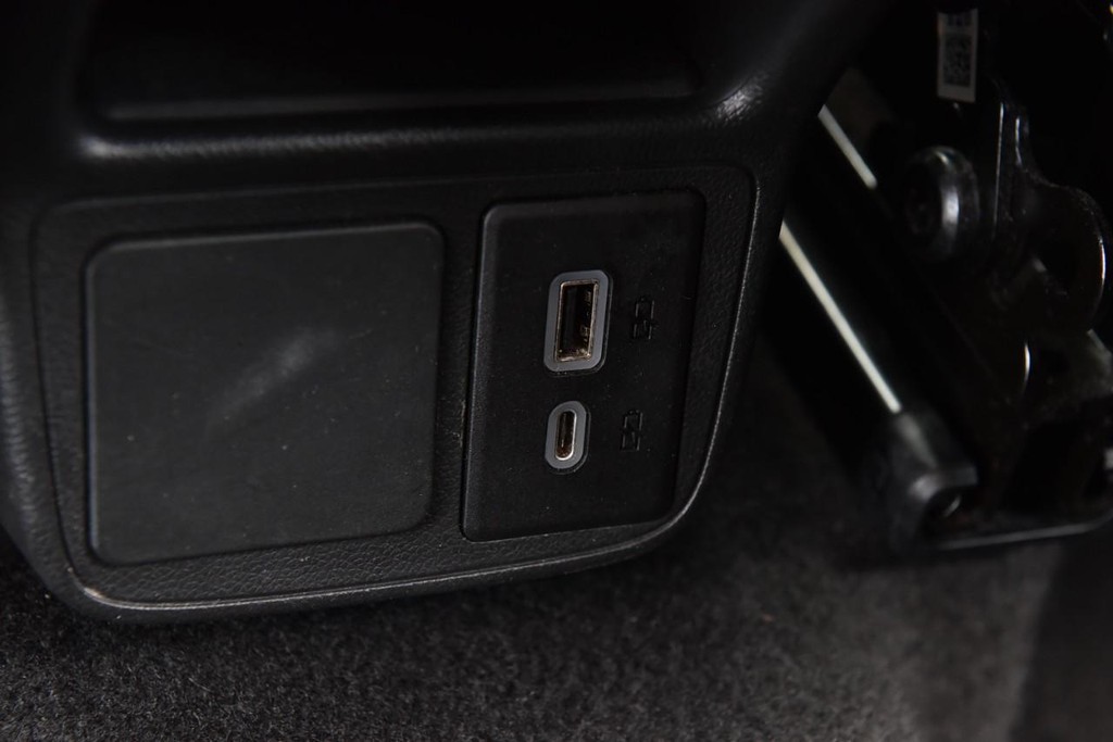 Buick Encore GX Vehicle Full-screen Gallery Image 22