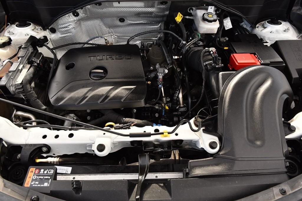 Buick Encore GX Vehicle Full-screen Gallery Image 24