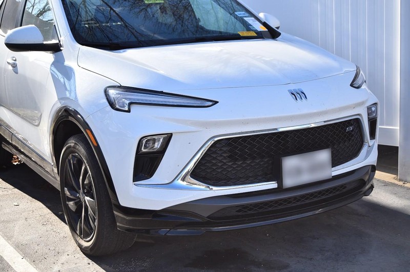 Buick Encore GX Vehicle Image 02