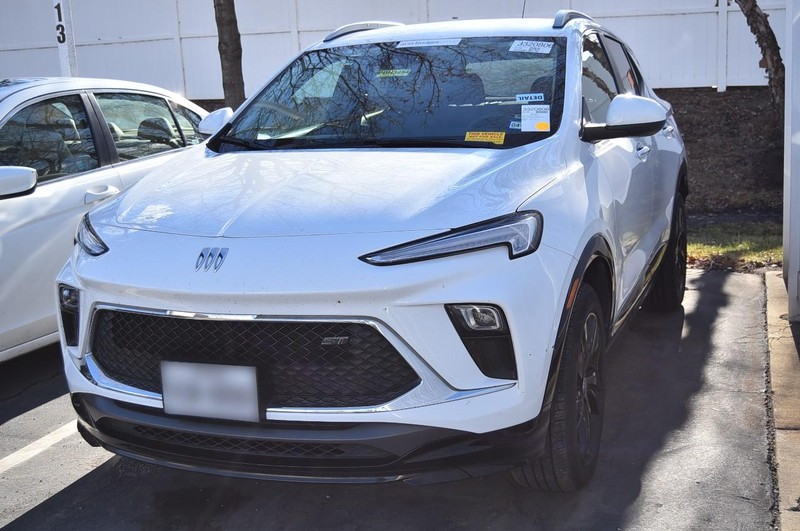 Buick Encore GX Vehicle Image 04