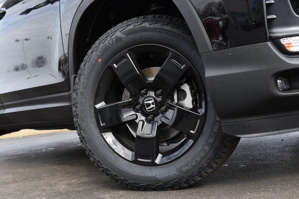 Honda Ridgeline Vehicle Full-screen Gallery Image 3