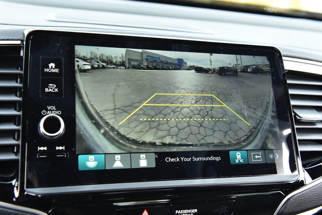 Honda Ridgeline Vehicle Full-screen Gallery Image 15