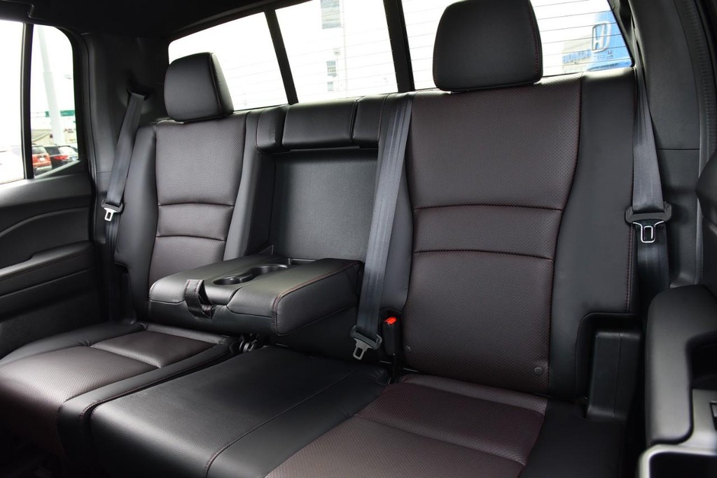 Honda Ridgeline Vehicle Full-screen Gallery Image 28