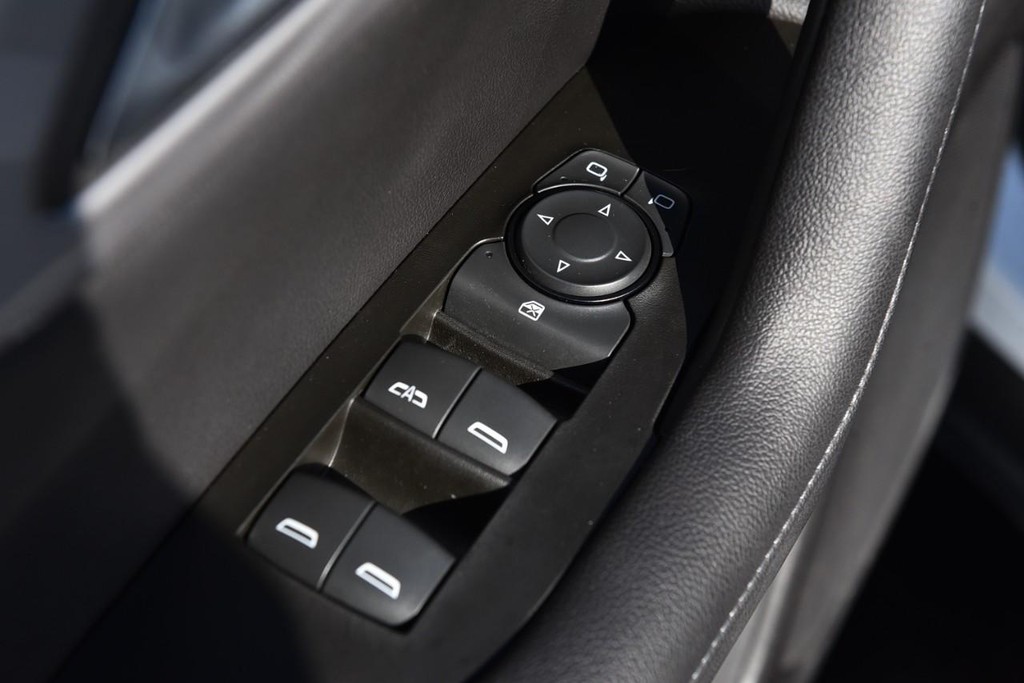 Chevrolet Blazer Vehicle Image 08