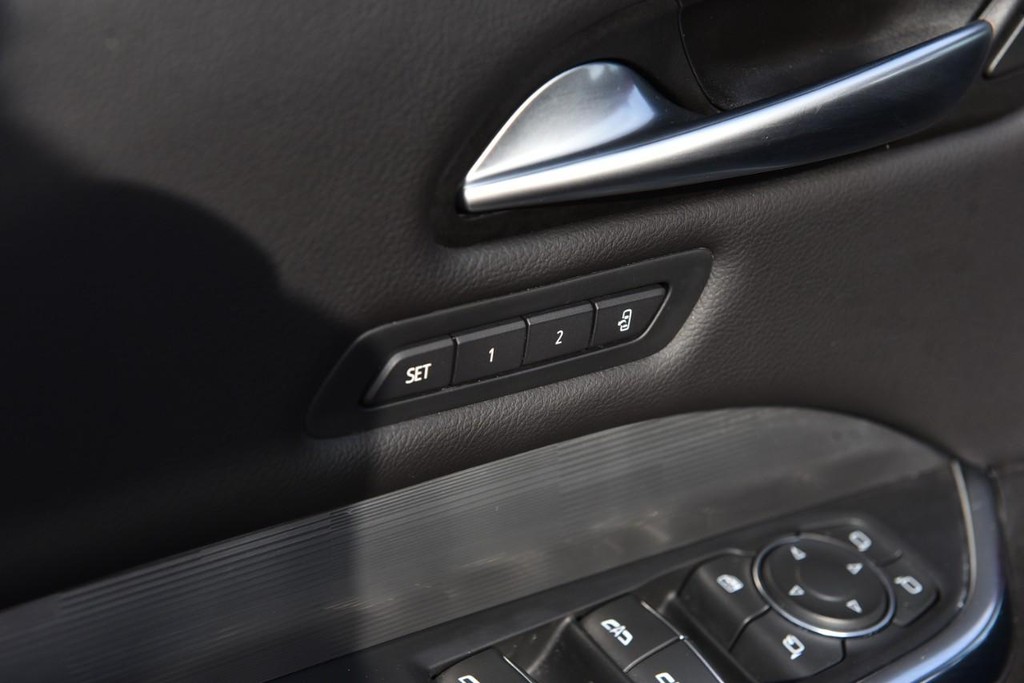 Cadillac XT4 Vehicle Full-screen Gallery Image 09